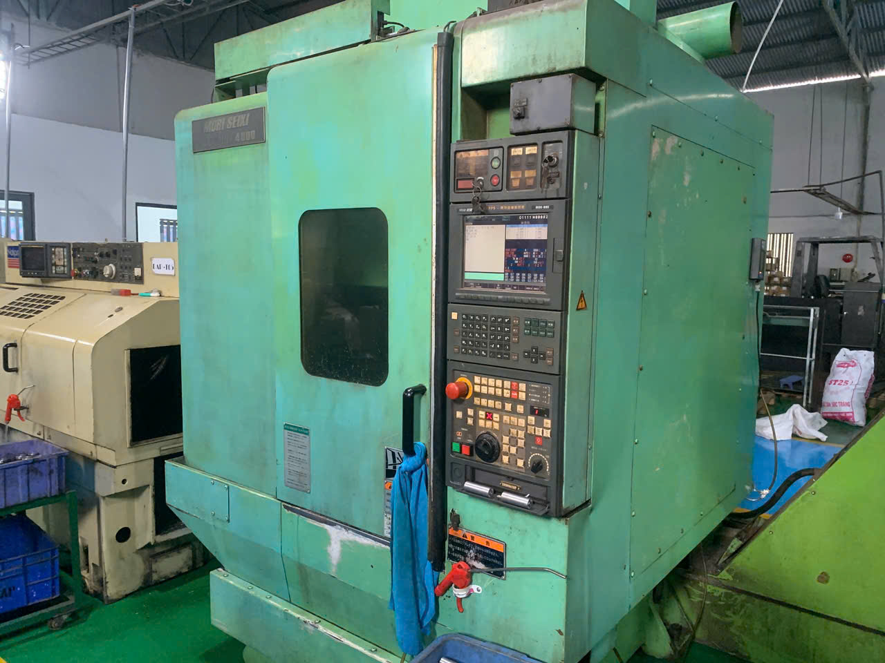 CNC milling machine 3